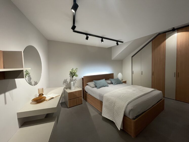 Camera da letto con specchio tondo – Febal Casa Store Via Trionfale, Roma